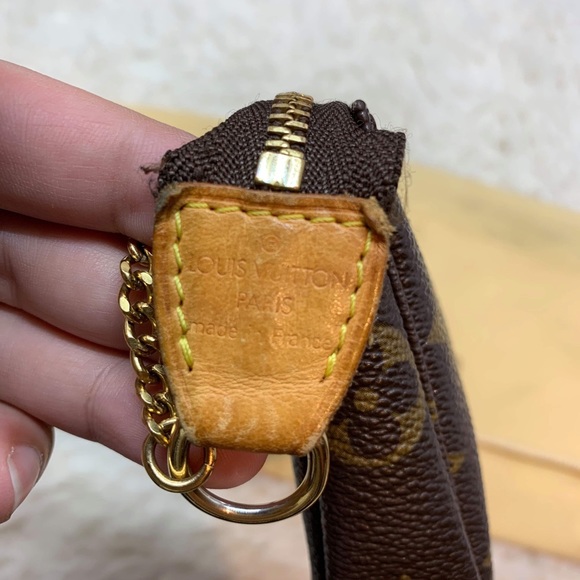 Louis Vuitton Monogram Mini Pochette - Picture 5 of 8